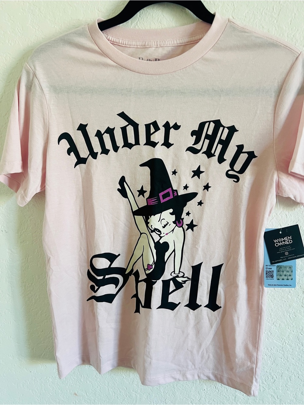 Betty Boop light pink "Under My Spell" Witch Graphic Tee, women unisex size xs